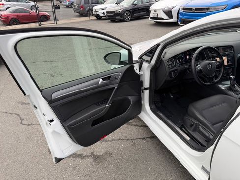 Used 2019 Volkswagen e-Golf SEL Premium image 9