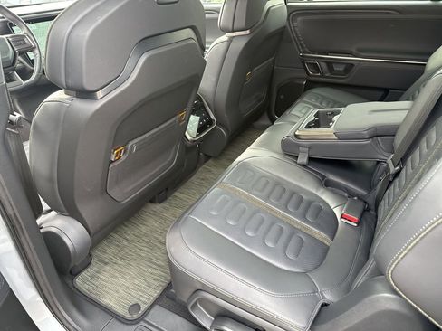 Used 2023 Rivian R1S Adventure image 23