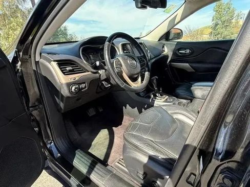 Used 2017 Jeep Cherokee Limited FWD image 8