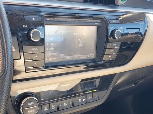 Used 2016 Toyota Corolla LE FWD image 19