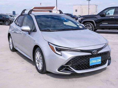 Used 2024 Toyota Corolla SE w/ SE Package FWD image 3