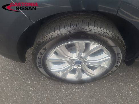 Used 2022 Ford Edge Titanium image 11