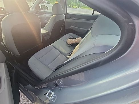 Used 2017 Hyundai Elantra SE FWD image 11