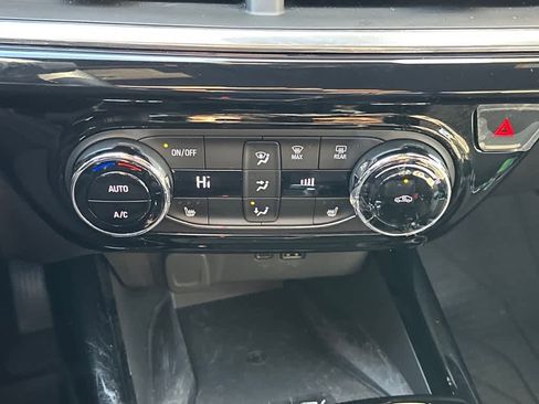 Used 2025 Chevrolet Trax RS w/ Sunroof Package image 22