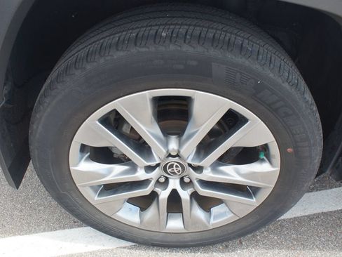 Used 2022 Toyota RAV4 XLE Premium FWD image 26