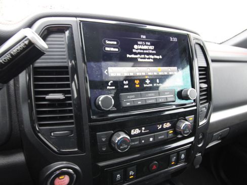 Used 2024 Nissan Titan PRO-4X w/ Pro-4x Convenience Package image 16