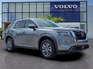 Used 2025 Nissan Pathfinder SV FWD video 1