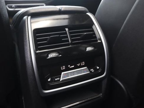 Used 2020 BMW X7 xDrive40i w/ Cold Weather Package AWD/4WD image 14