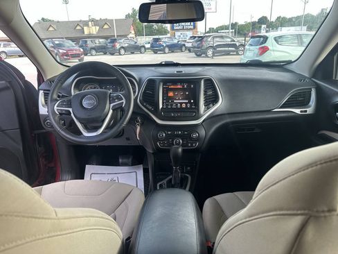 Used 2015 Jeep Cherokee Latitude w/ Cold Weather Group FWD image 12