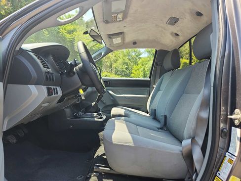 Used 2014 Toyota Tacoma 2WD Regular Cab image 12