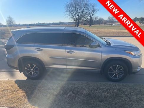 Used 2018 Toyota Highlander XLE w/ Protection Package #3 image 2