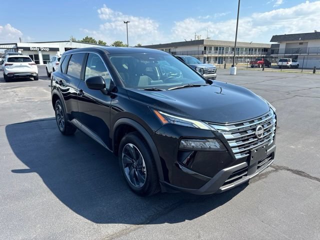 Used 2025 Nissan Rogue SV FWD image 1