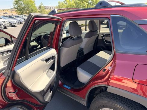 Used 2023 Toyota RAV4 XLE AWD/4WD image 10