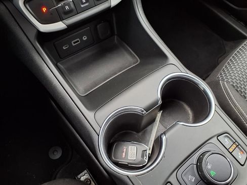 Certified 2022 GMC Terrain SLE w/ Driver Convenience Package image 11