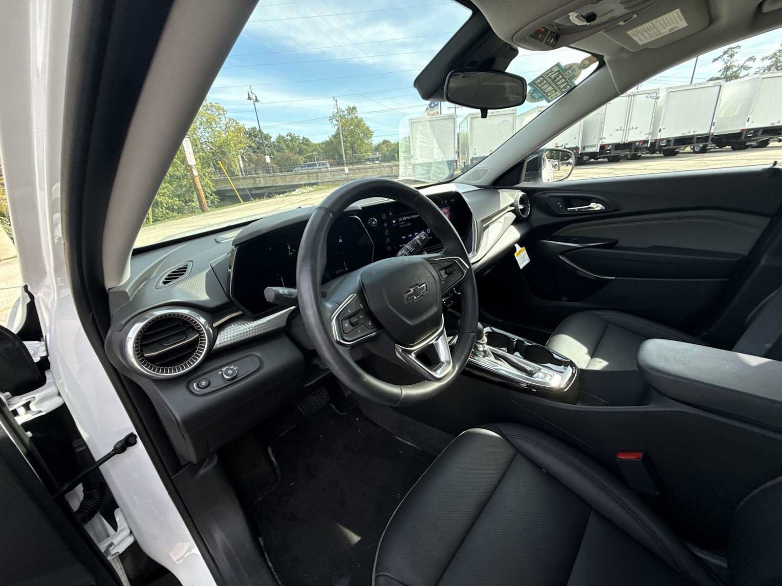 Used 2025 Chevrolet Trax ACTIV w/ Sunroof Package FWD image 10