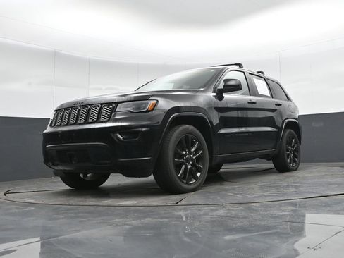 Used 2022 Jeep Grand Cherokee Laredo X image 45