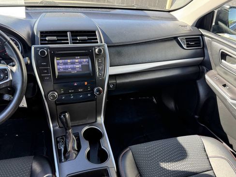 Used 2015 Toyota Camry SE image 7