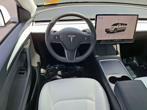 Used 2023 Tesla Model Y Long Range AWD/4WD image 21