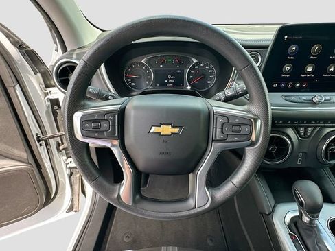 Used 2025 Chevrolet Blazer LT FWD image 11