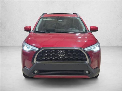 Used 2023 Toyota Corolla Cross XLE w/ Convenience Package FWD image 2