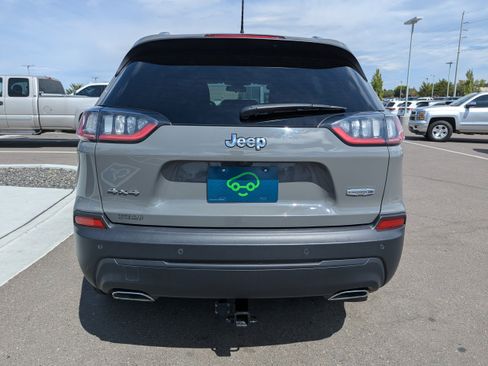Used 2019 Jeep Cherokee Latitude Plus w/ Cold Weather Group AWD/4WD image 33