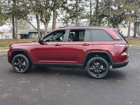 New 2025 Jeep Grand Cherokee Altitude w/ Trailer Tow Package image 9