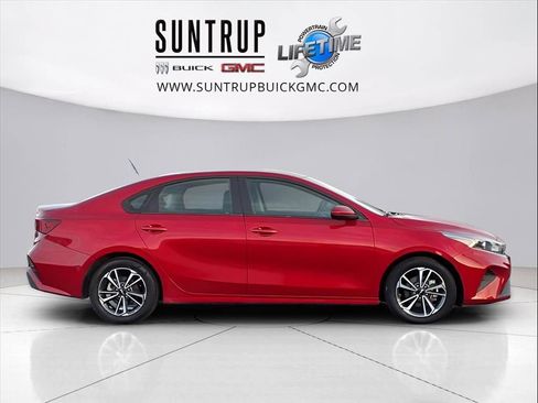 Used 2024 Kia Forte LXS image 3