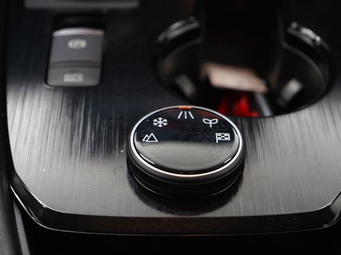 Used 2024 Nissan Rogue SV image 21