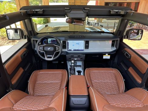 Used 2024 Ford Bronco Outer Banks AWD/4WD image 17