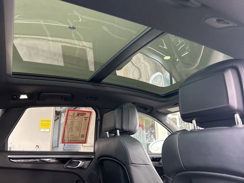 Used 2024 Porsche Macan image 31