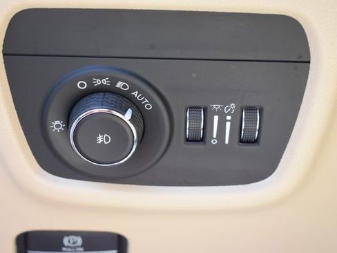 Used 2022 Jeep Grand Cherokee L Limited AWD/4WD image 23