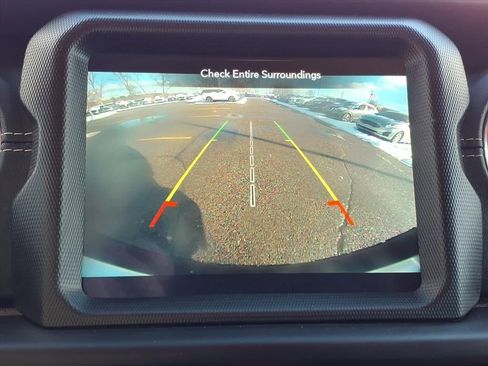 Used 2020 Jeep Wrangler Unlimited Sahara image 21