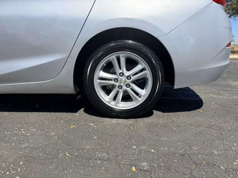 Used 2017 Chevrolet Cruze LT image 24