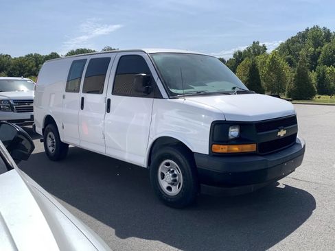 Used 2017 Chevrolet Express 2500 RWD image 1