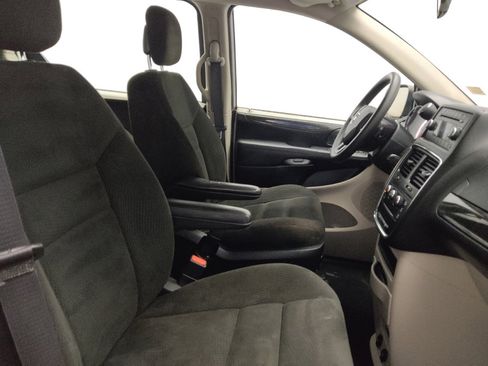 Used 2015 Dodge Grand Caravan American Value Package image 21