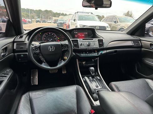 Used 2017 Honda Accord Sport Special Edition image 9
