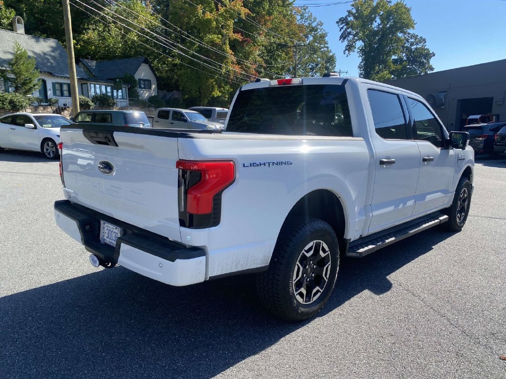 Used 2023 Ford F150 Lightning XLT AWD/4WD image 7