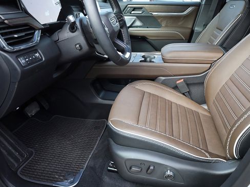 New 2026 GMC Acadia Denali Ultimate w/ LPO, Illumination Package image 11