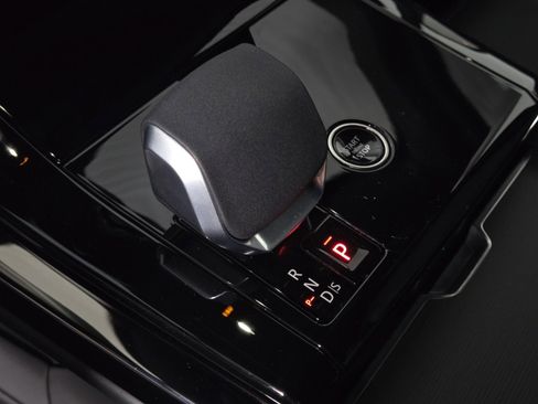 New 2025 Land Rover Range Rover Sport SE image 33