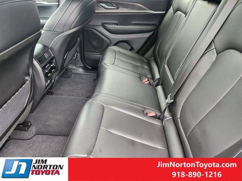 Used 2025 Jeep Grand Cherokee Limited w/ Luxury Tech Group II image 32