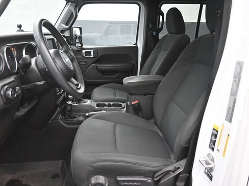 Used 2023 Jeep Gladiator Sport AWD/4WD image 19