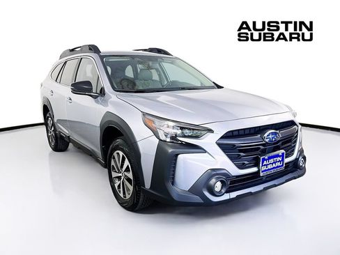 Certified 2025 Subaru Outback Premium AWD/4WD image 1