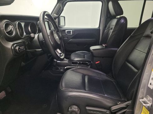 Used 2018 Jeep Wrangler Unlimited Sahara w/ Dual Top Group AWD/4WD image 17