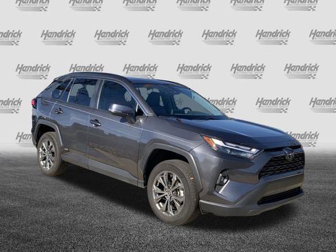 Used 2022 Toyota RAV4 XLE Premium image 2