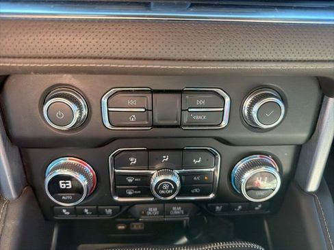 Used 2021 GMC Yukon SLT w/ SLT Premium Package image 10