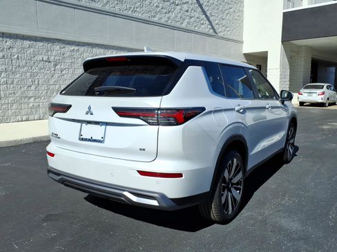 New 2026 Mitsubishi Outlander SE image 5