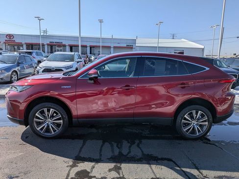 Certified 2021 Toyota Venza LE w/ Carpet Mat Package (TMS) image 4