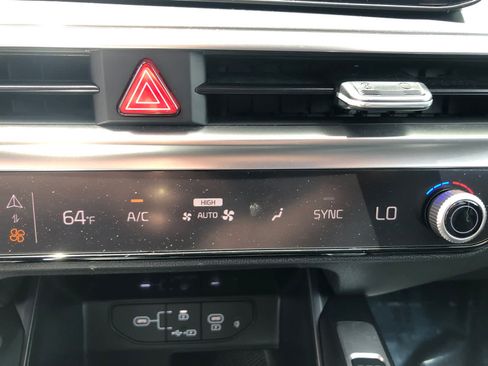 Used 2024 Kia Sorento S AWD/4WD image 15