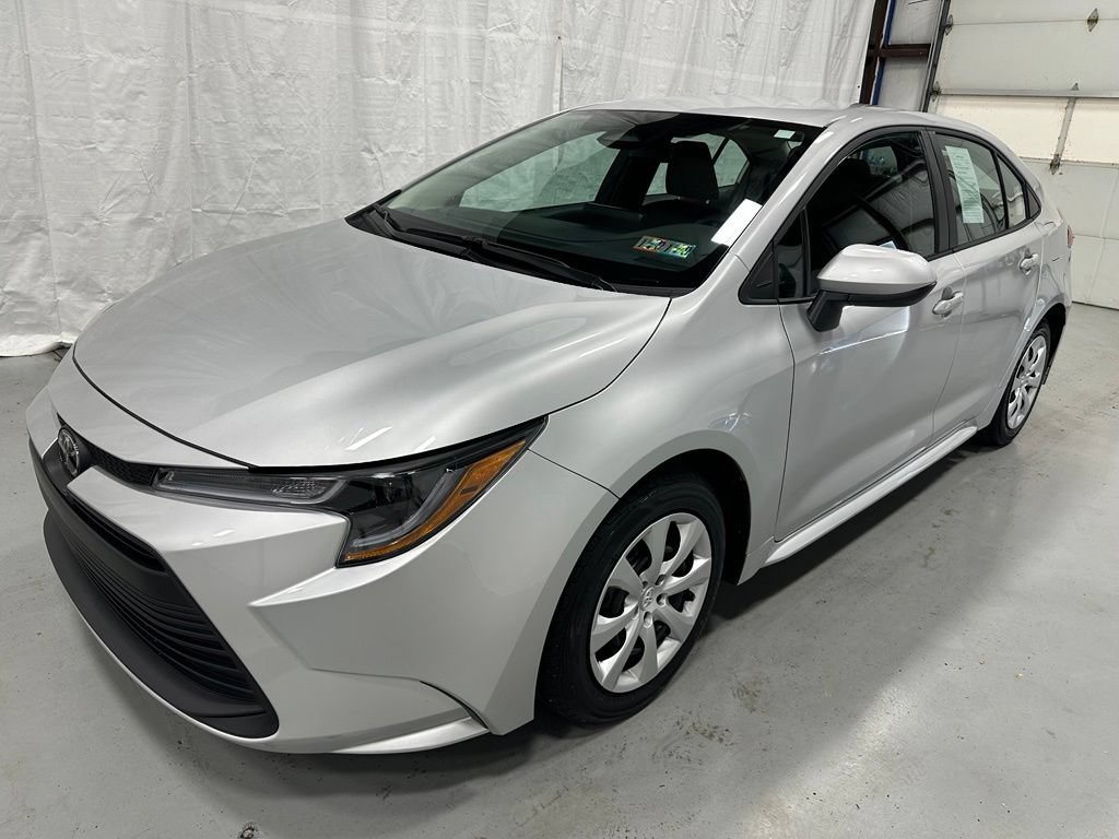 Used 2026 Toyota Corolla LE FWD image 3