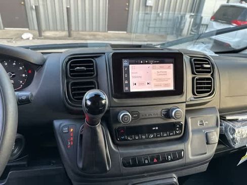 Used 2024 RAM ProMaster 2500 w/ Convenience Group image 9